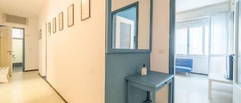 2 bedrooms, iron/ironing board, WiFi