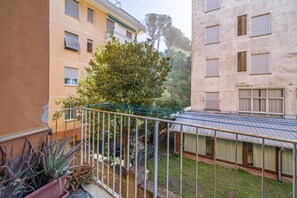 Unclassified image, 5 of 29, button - Cozy apartment is located in a strategic position to visit the renowned Ligurian Riviera, suitable for families or groups of friends. Convenient for visiting the nearby towns of the Gulf of Tigullio, such as Chiavari, Santa Margherita and Portofino up to (Lavagna)