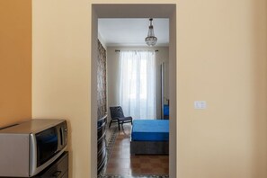 1 habitación, tabla de planchar con plancha, internet y ropa de cama 