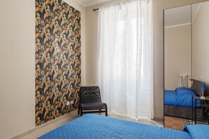 1 chambre, fer et planche à repasser, accès à Internet, literie fournie