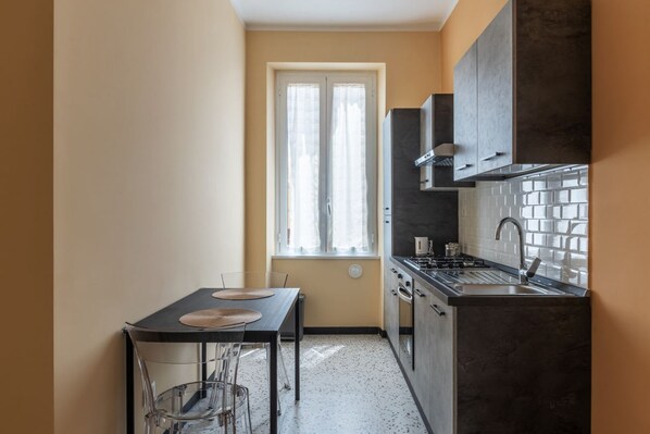 Micro-ondes, four, plaque de cuisson