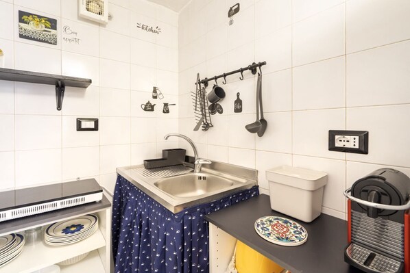 Fridge, microwave, stovetop, coffee/tea maker