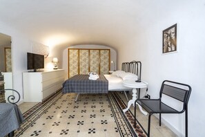 1 habitación, tabla de planchar con plancha y wifi 