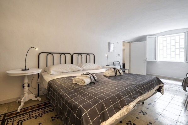 1 bedroom, iron/ironing board, WiFi