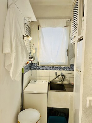 Shower, hair dryer, towels, soap - Lover place, nature beauté serenite à Naxanema (IBIZA)