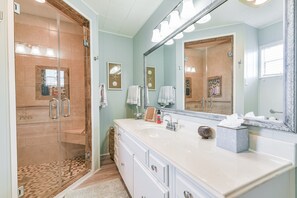 Dusche, Handtücher, Seife, Shampoo