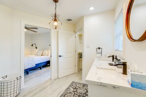 1 chambre, bureau, fer et planche à repasser, Wi-Fi