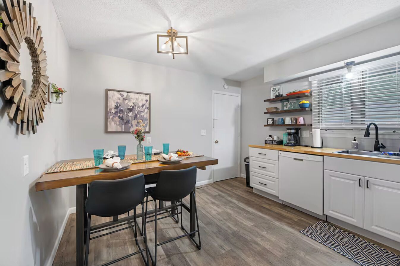 Frigorífic, microones, forn i placa de cuina 