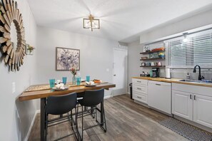 Fridge, microwave, oven, stovetop - Colorful & Bright Blue Ranch House close to KSU Football stadium (Manhattan)