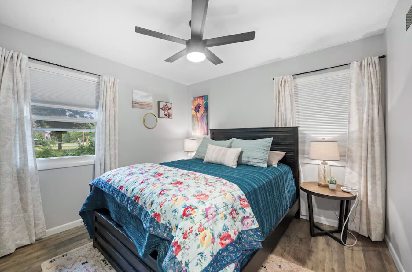 2 makuuhuonetta, silitysrauta/-lauta, ilmainen Wi-Fi, vuodevaatteet