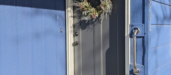 Colorful & Bright Blue Ranch House close to KSU Football stadium
