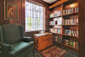 Interior - Wisconsin Escape | Premier Suite | Golf Course (Pembine)