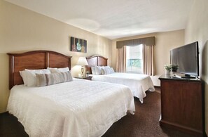 1 bedroom, free WiFi, bed sheets - Premier Queen Suite | Year-Round Activities! (Pembine)