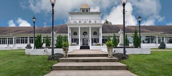 Couple's Suite | On-Site Golf, Pool, Jacuzzi Tub