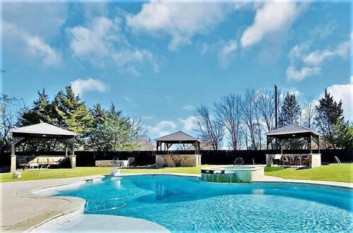 Main House · Heated Pool~Pool Table~SPA~Home Theatre~Sleeps-20