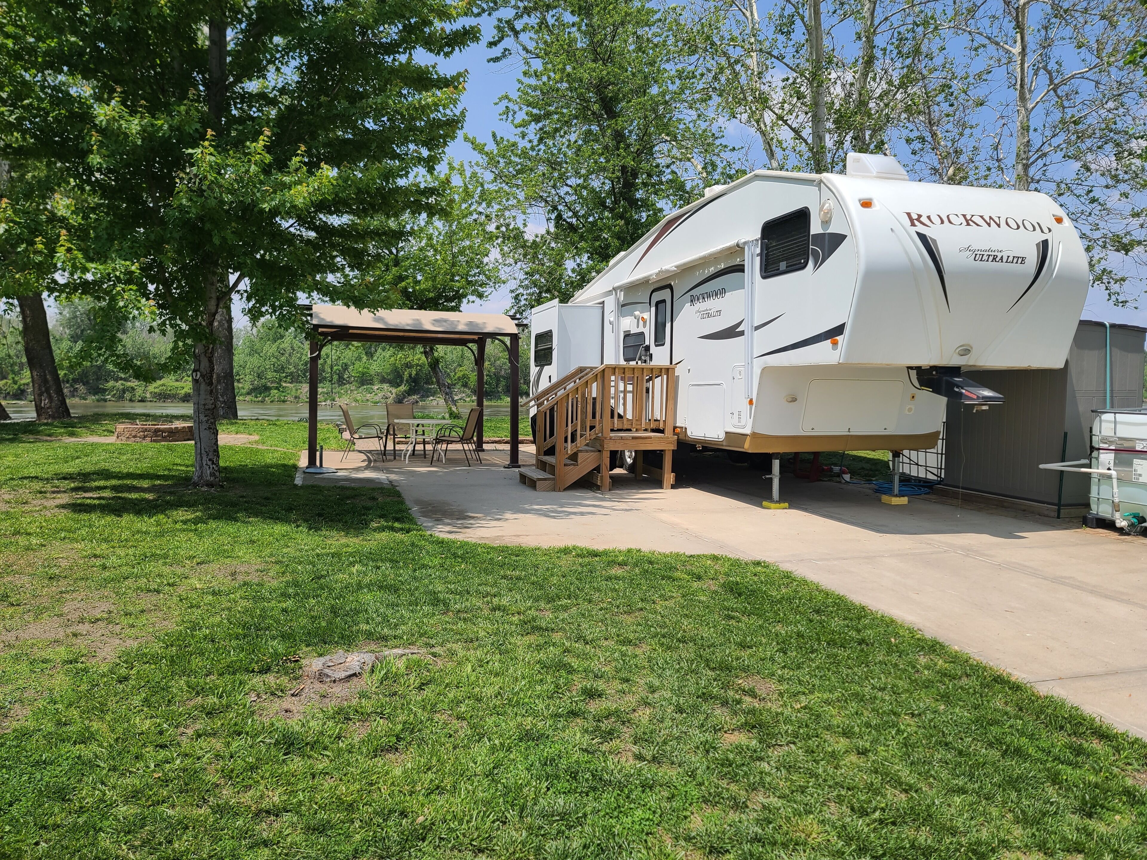 Reconnect with nature at this unforgettable escape.  Close to the Missouri river