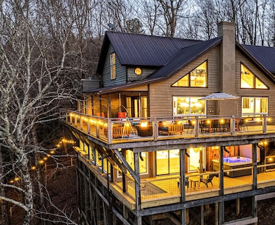 Treetop Lakehouse: Pvt Lake/Sauna/HotTub/Games