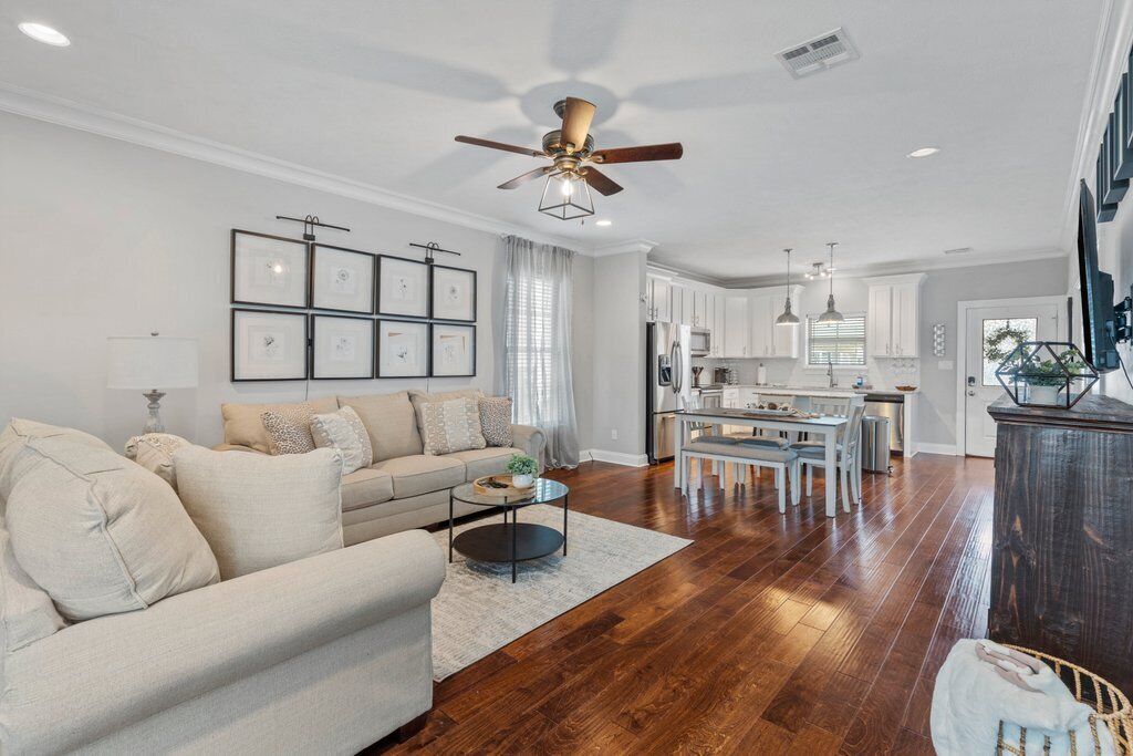 Relaxing 3 BR Townhouse Near Downtown & Lake