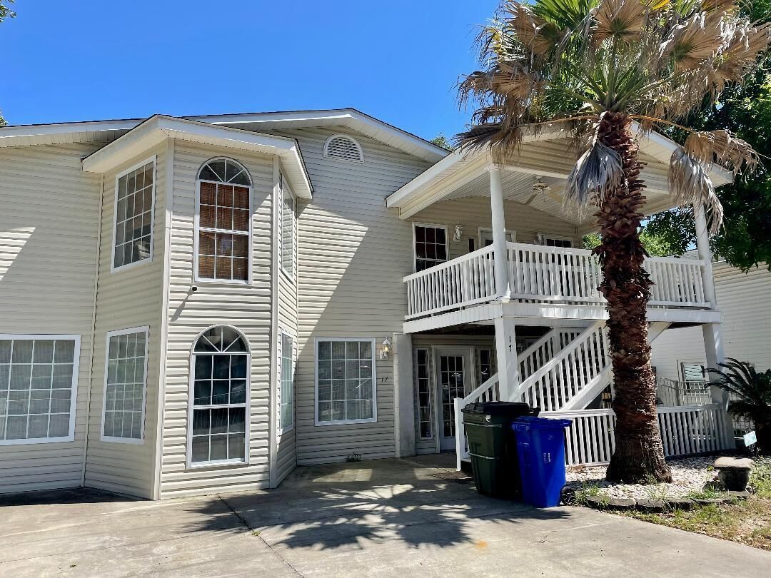 Domingo's Bungalow Unit A - Close to Beach, Park, Restaurants and New Pier