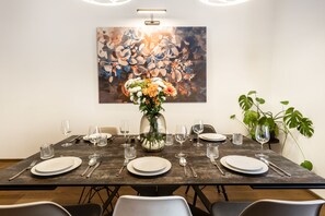 Exclusive Apartment, 3 Bedrooms, 2 Bathrooms | Living area