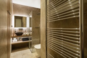 Exclusive Apartment, 3 Bedrooms, 2 Bathrooms | Bathroom