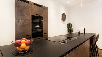 Apartamento exclusivo, 3 quartos, 2 banheiros | Cozinha privada | Geladeira grande, micro-ondas, fogão, cooktop