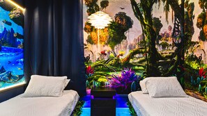 10 bedrooms, iron/ironing board, WiFi, bed sheets - Themed Bedrooms + Mario Game Zone Near Disney! (Davenport)