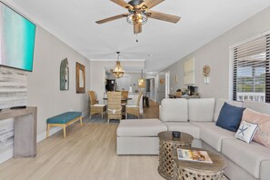 TV - Breathtaking Views: 2BR/2BA, Golf Cart Included (Miramar Beach)