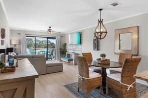 TV - Breathtaking Views: 2BR/2BA, Golf Cart Included (Miramar Beach)