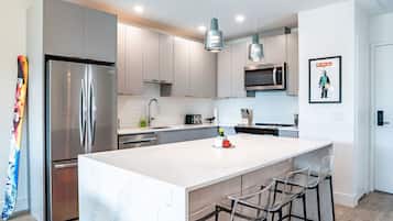 Condo | Private kitchen | Full-size fridge, microwave, oven, stovetop