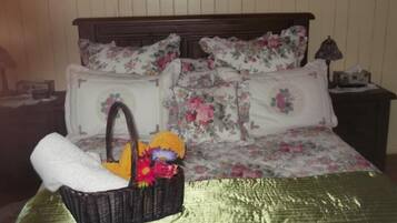 1 bedroom, WiFi, bed sheets, alarm clocks