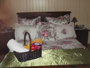 1 bedroom, WiFi, bed sheets, alarm clocks