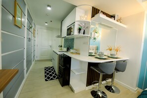 Fridge, microwave, stovetop, electric kettle