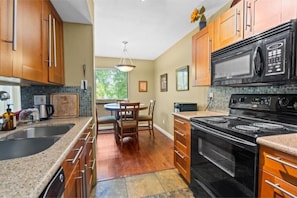 Fridge, microwave, oven, stovetop - Charming 2BR Retreat in Prime Scottsdale Location (Scottsdale)