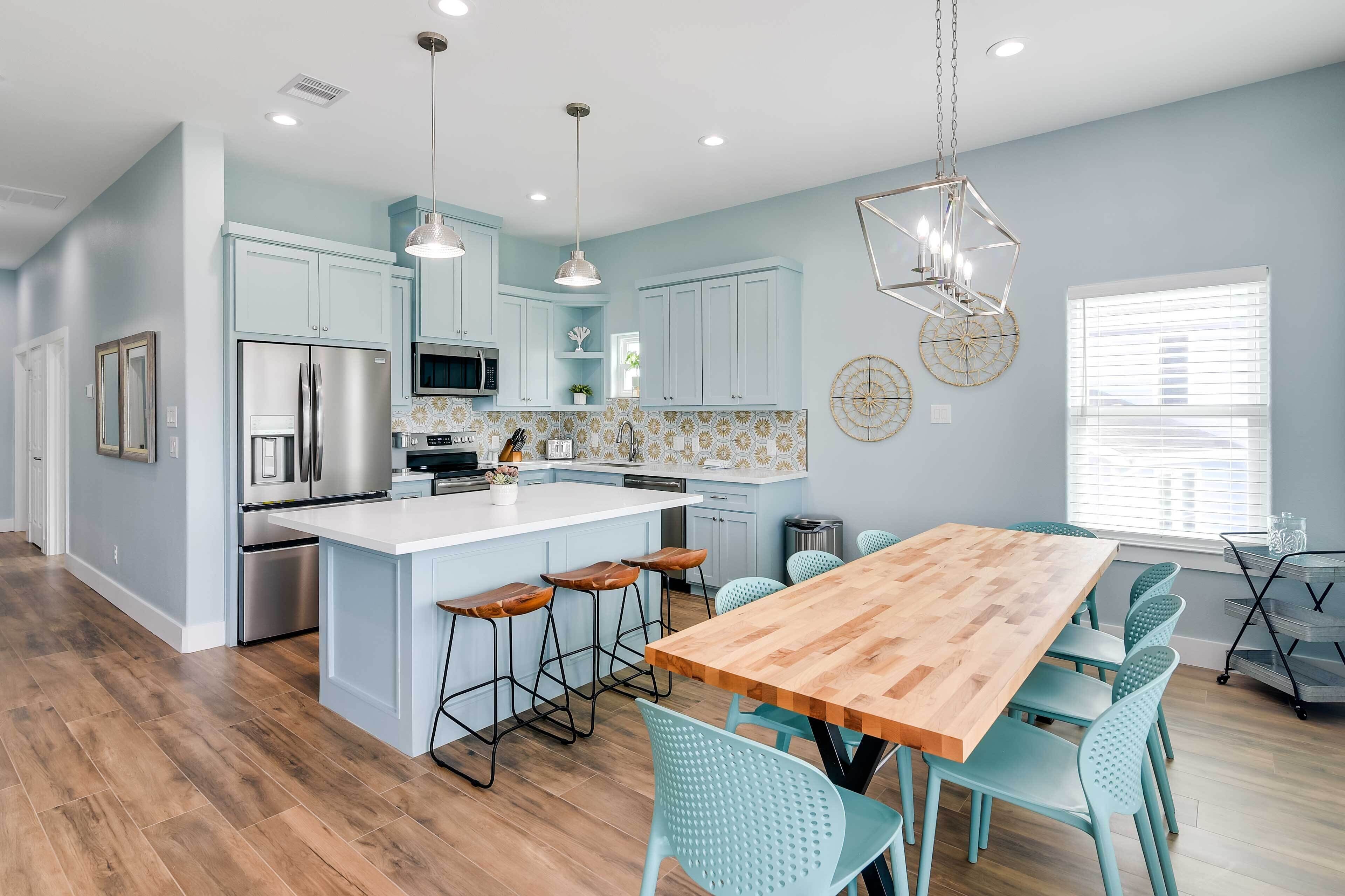 Gorgeous Galveston Beach House - Steps to Coast!