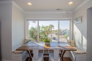 Condo, Multiple Beds, Balcony, Ocean View | Dining