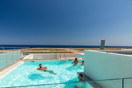 Pool. T2 à 5 min du Centre Affaires | TV | Wifi | Sauna