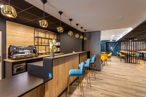 Dining - T1 à 5 min du Centre Affaires | TV | Wifi | Sauna (Nice)