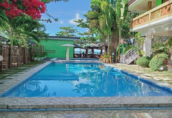 2 outdoor pools, open 8:00 AM to 5:00 PM, lifeguards on site