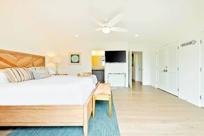 2 bedrooms, desk, iron/ironing board, WiFi