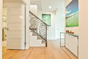 Interior - Sea and Palms 2 - Modern condo with ocean views, walk to beach and restaurants (La Jolla)