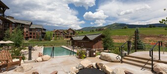 Chalet Awesome, Stunning Trailhead Lodge Property with AC, Heated Pool and Hot Tubs