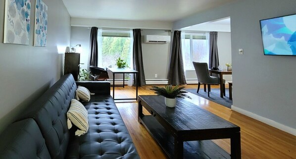 Oceanview | Living area | 50-inch Smart TV with digital channels, TV - WC Oceanside Inn  (Port Alice)