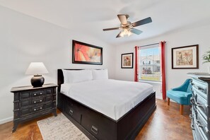 Appart'hôtel, plusieurs lits, patio | 3 chambres, décoration personnalisée, ameublement personnalisé