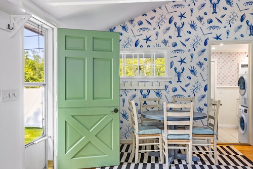 The Beach Cottage at Sandy Cove: Serene Retreat