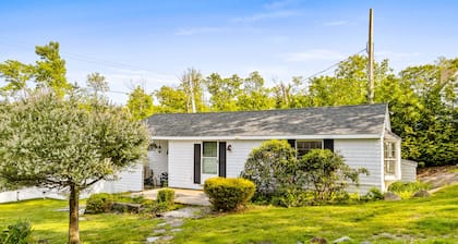 The Beach Cottage at Sandy Cove: Serene Retreat
