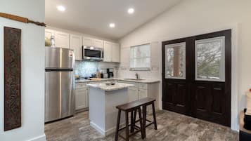 雪櫃、微波爐、爐具、咖啡機/沖茶器