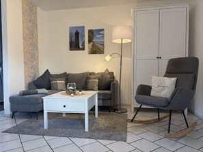 Unclassified image, 4 of 21, button