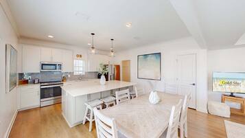 House, Multiple Beds, Patio | Dining