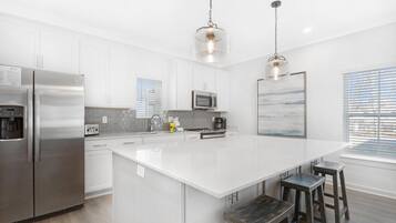 House, Multiple Beds, Balcony | Private kitchen | Fridge, microwave, oven, stovetop